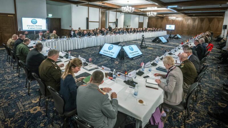 kerjasama yang diadakan para menteri pada pertemuan defence ministers meeting admm membahas bidang