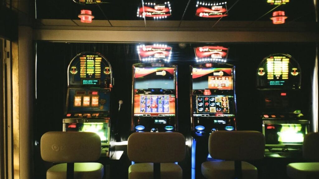 From Mobile Apps to Live Dealers: How Tech is Shaping Online Casinos