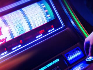 Instant Play vs Download Casinos: Speed Test Results