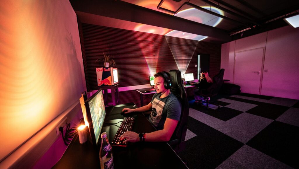 How to Manage Multiple Cyber Cafe Locations Without Losing Your Mind