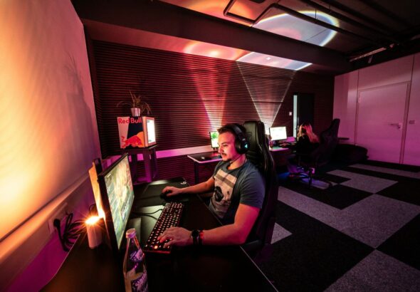 How to Manage Multiple Cyber Cafe Locations Without Losing Your Mind