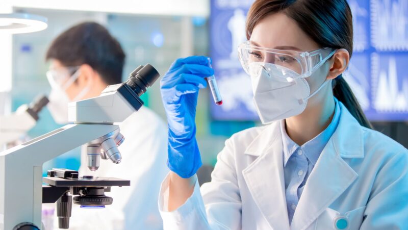 Long-Term Zanubrutinib Data in High-Risk CLL Subgroups 