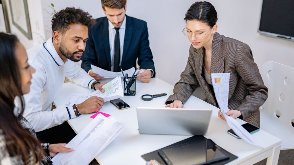 Why Large Organizations Struggle to Deliver Consistent Experiences