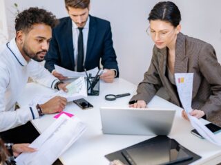 Why Large Organizations Struggle to Deliver Consistent Experiences